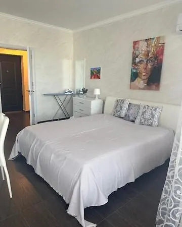 White Lotus Nereya アパート